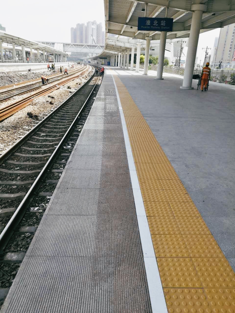 盲道磚鋪裝現場圖 盲道磚鋪裝現場圖